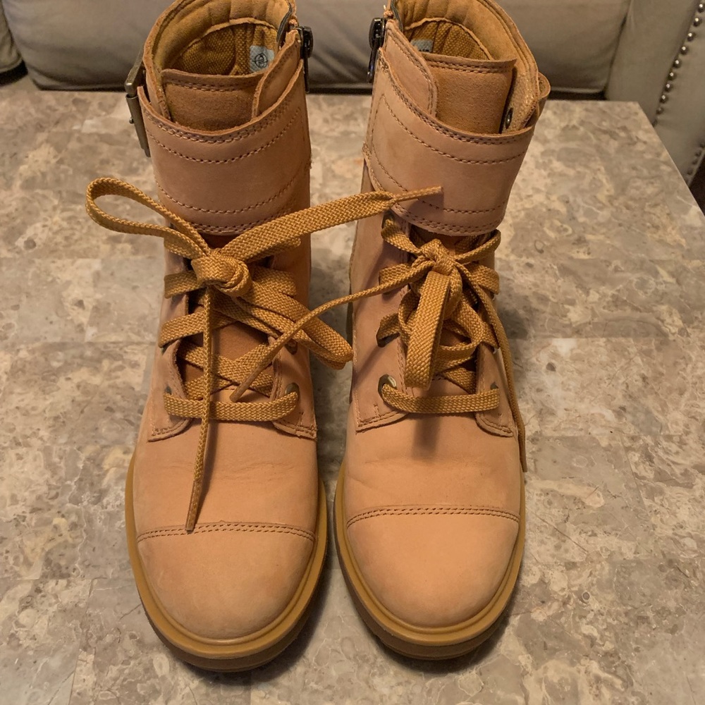 WORN JUST 2 TIMES! Woman’s Timberland Kori Park Buckle Boot - Wheat
